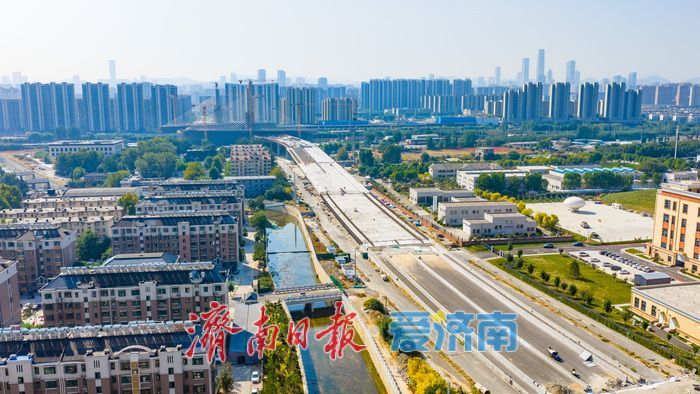 53.8米主塔架起跨铁通道！济南开源路打通东部交通堵点