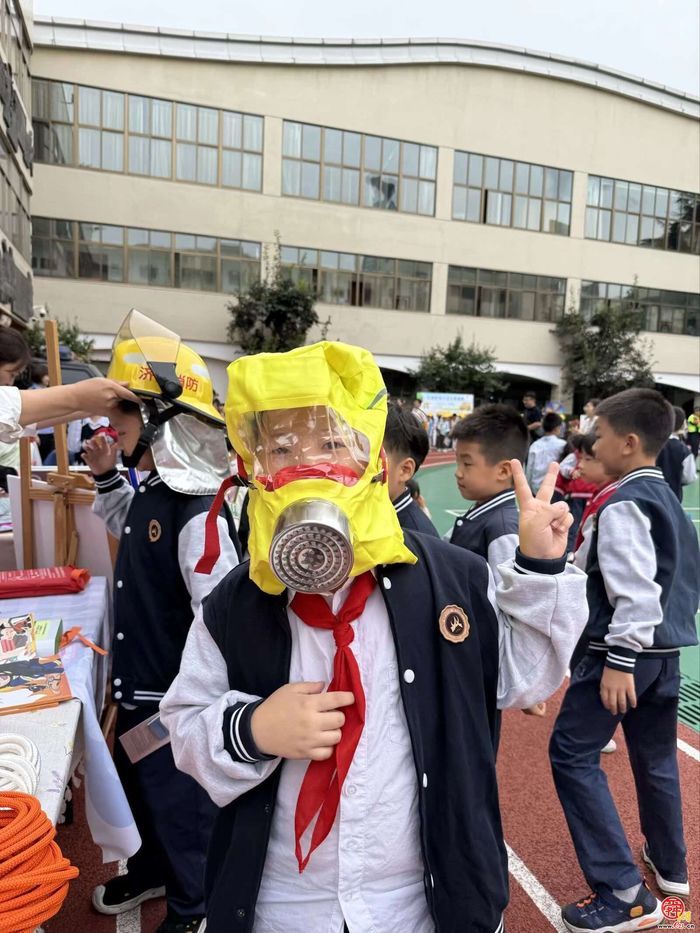 学法明礼 护航成长丨济南市经五路小学开展普法教育成果展示活动