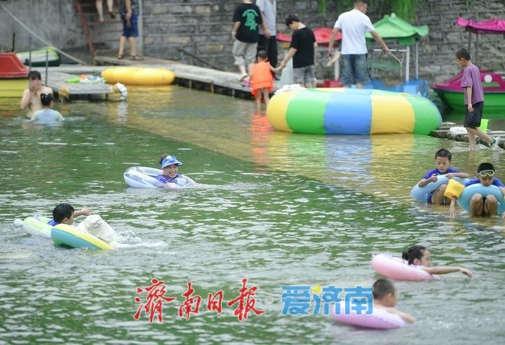 一年四季 泉在济南丨高温来袭，泉城市民“门牙”戏水享清凉