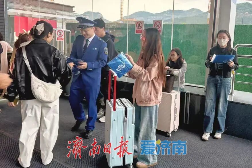 这个“五一”假期，济南地铁把温暖藏进每一程