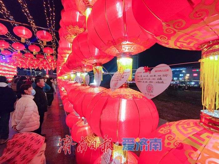 “泉”在济南过大年丨华灯映福贺马年