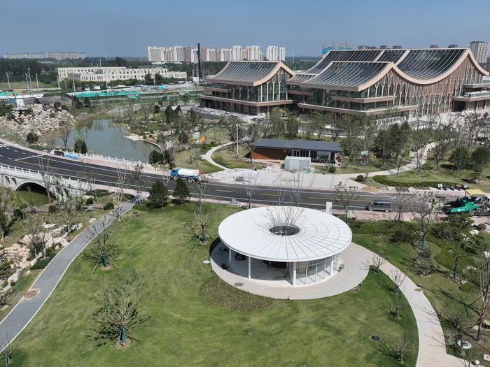 济南起步区中新合作温室花园探游馆落成！鹊华中新园10月1日开园