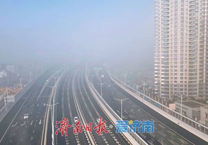 雾锁黄河 塔影独悬