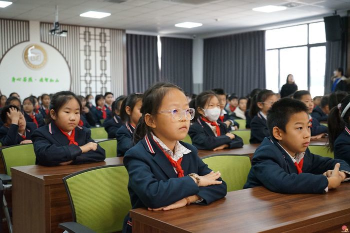 宪法之光点亮童年 法治种子播撒心田——济南市历下区玖玺小学开展宪法日教育活动