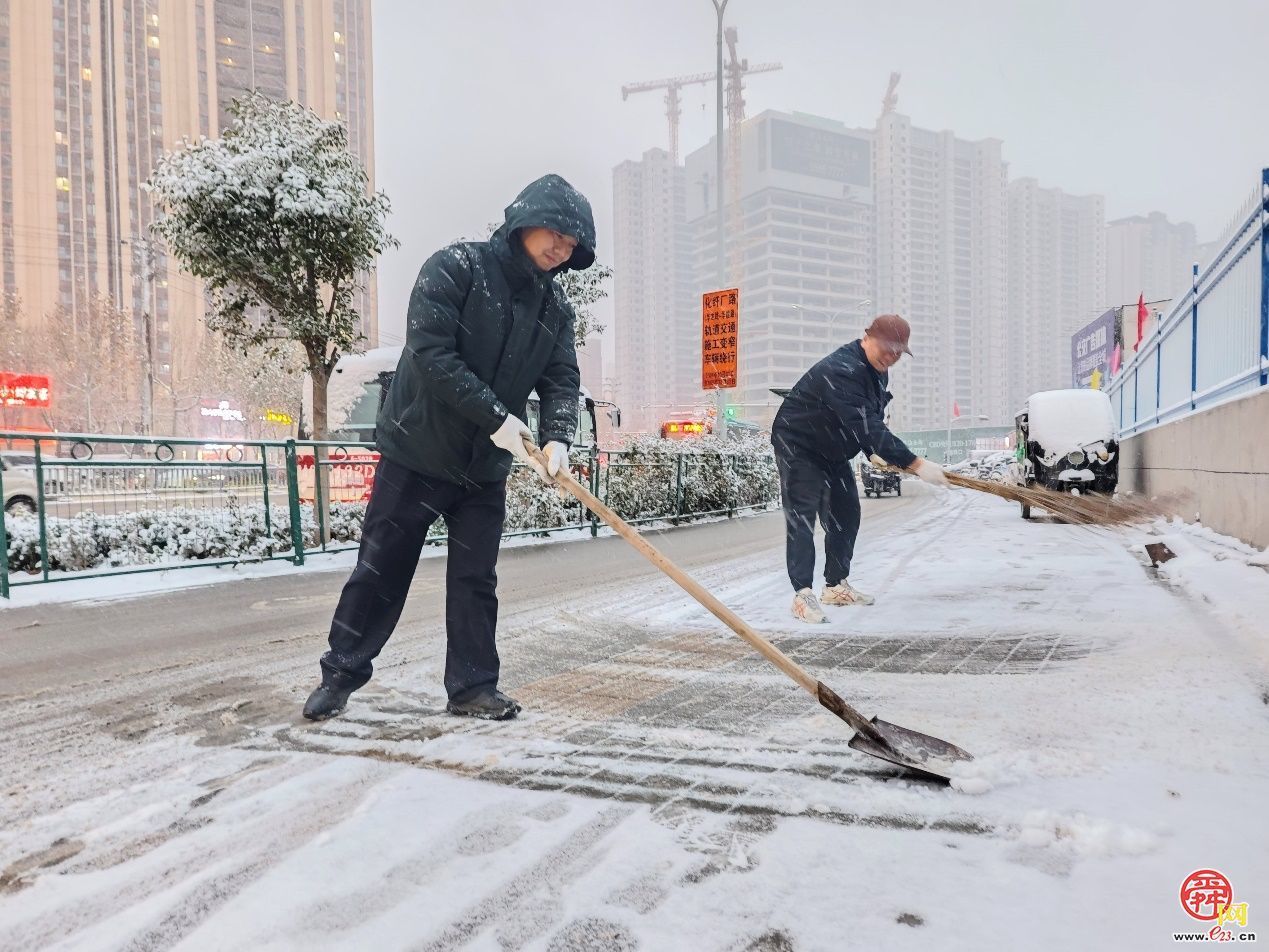 泉城首雪映担当 多方合力保通畅——济南市智管中心清雪除冰行动纪实