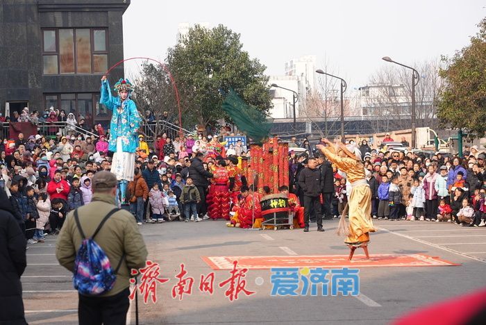 新春走基层丨年味不打烊 民俗展演续燃新春热