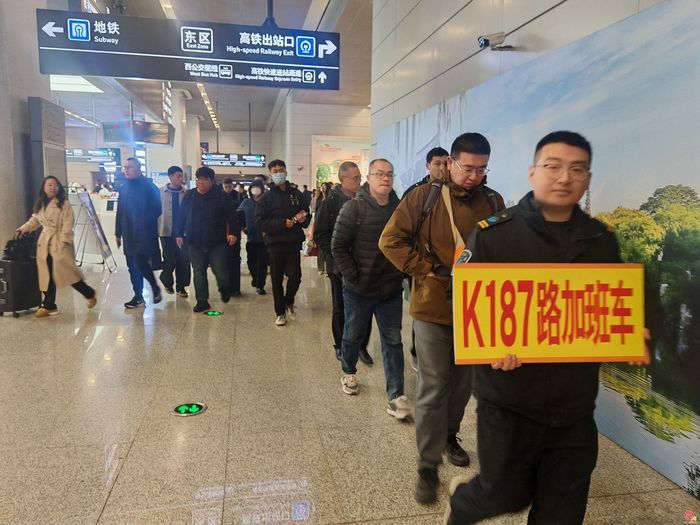 深夜客流猛增  济南公交守护归途