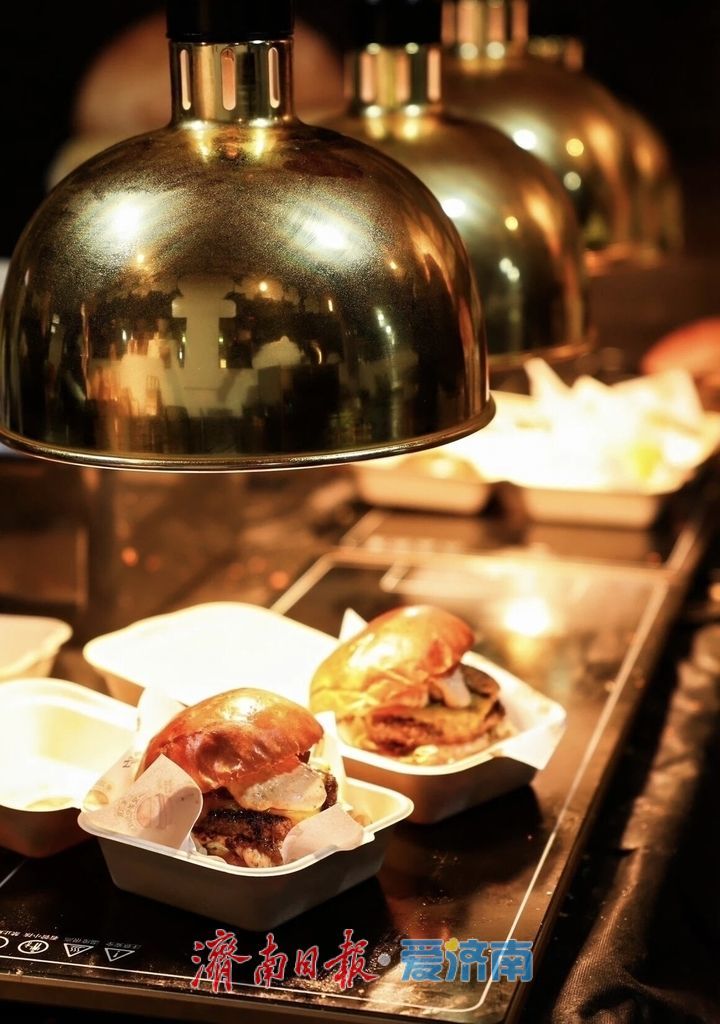 济南创意活动点燃城市消费新引擎，“汉堡长龙”里有啥流量密码？