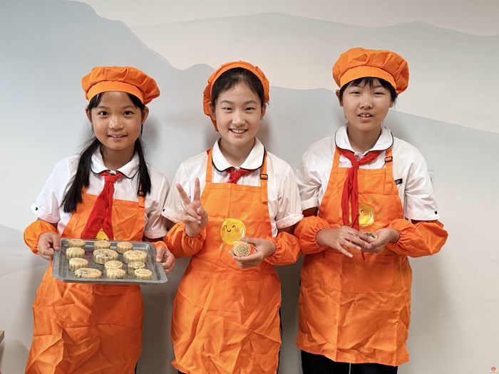 燕耕食趣 百味传承——燕山小学学生巧手制作月饼、水饺喜迎中秋