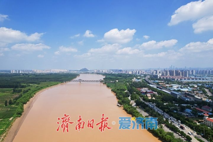 外围云系影响过后 济南重现澄澈“泉城蓝”