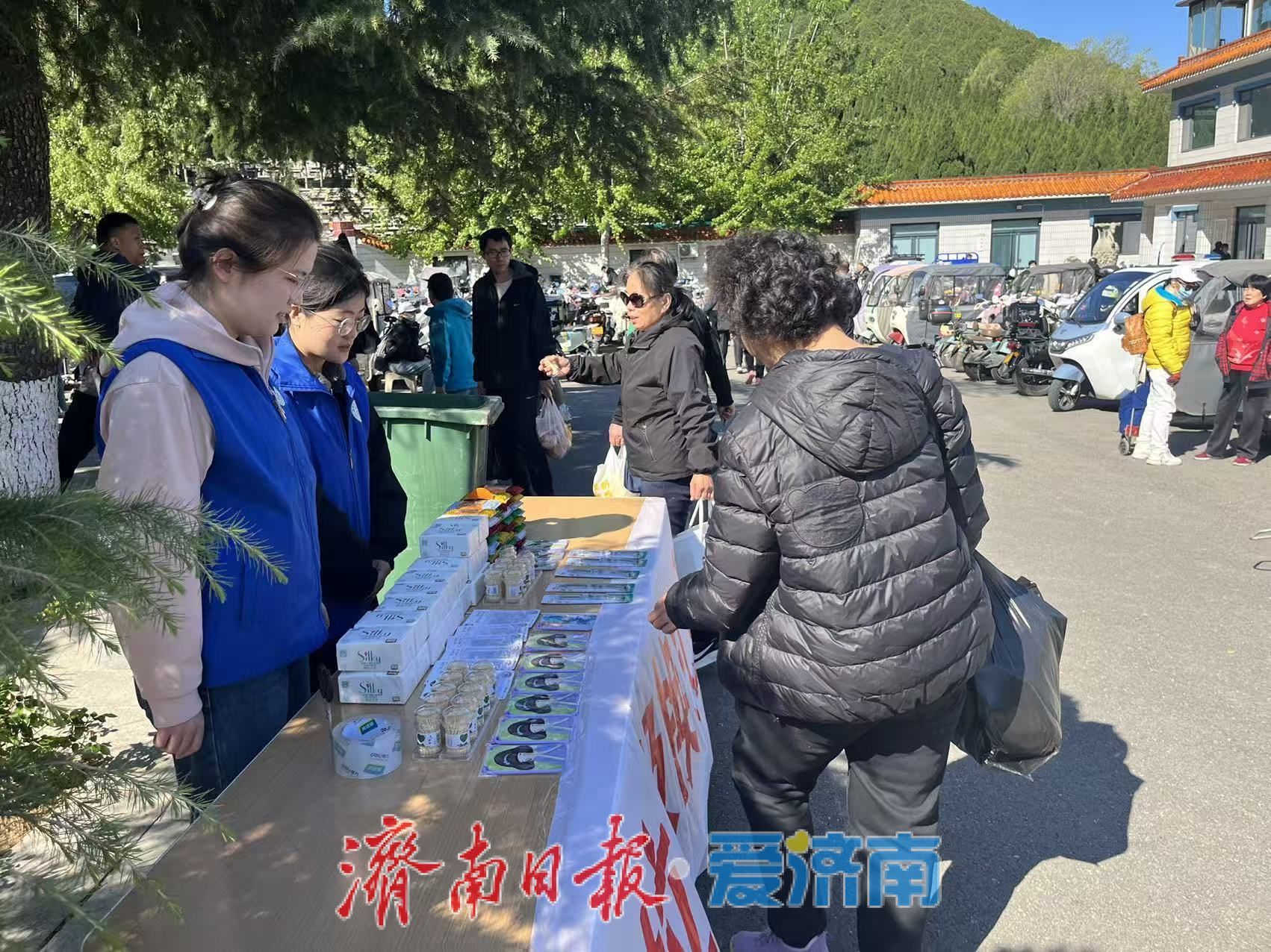 12.6万人次选择绿色祭扫 清明假期首日济南祭扫秩序井然