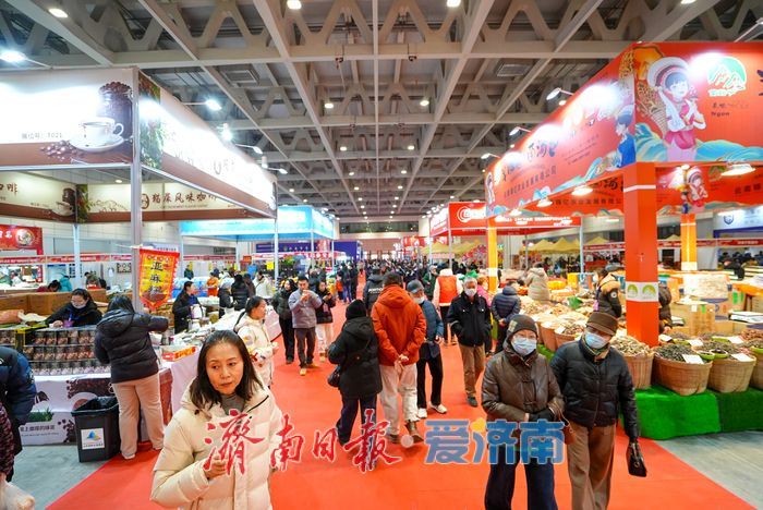 两大年货会同启，人气爆棚聚年味