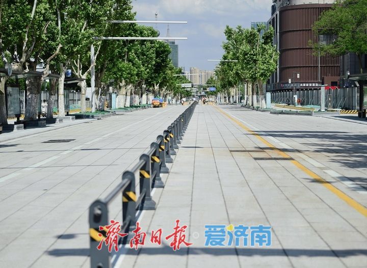 泉城路改造迎收官，西段快车道允许非机动车临时通行
