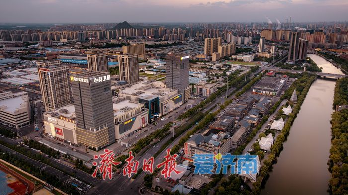 小清河畔，夏日金辉淌晚霞