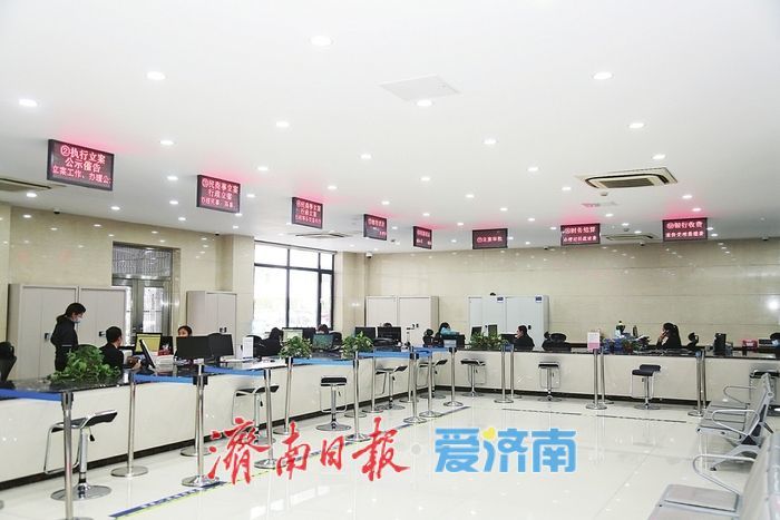 新“六尺巷”之争有了明确法律答案 入户门改外开被判改回