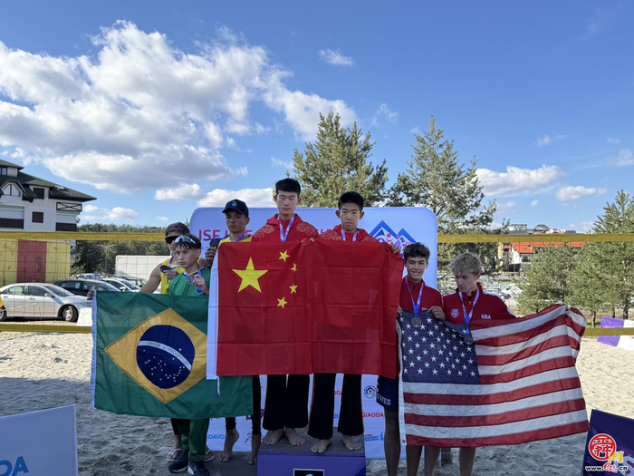 济南两小将勇夺U15世界中学生运动会男子沙排冠军，为国实现历史性突破