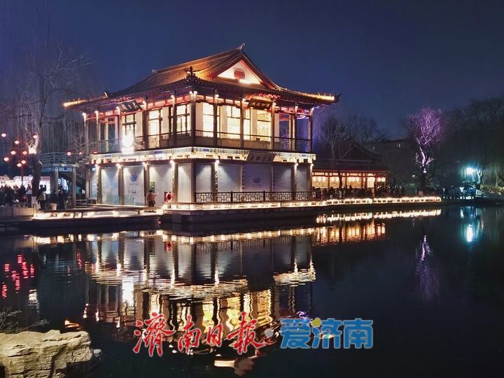 一年四季 泉在济南丨五龙潭公园夜景如画
