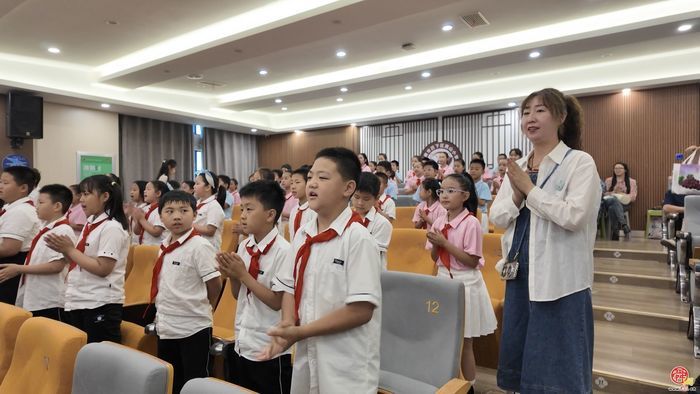 大手牵小手，济南市历下区燕山小学孩子们的儿童节这样温暖度过~