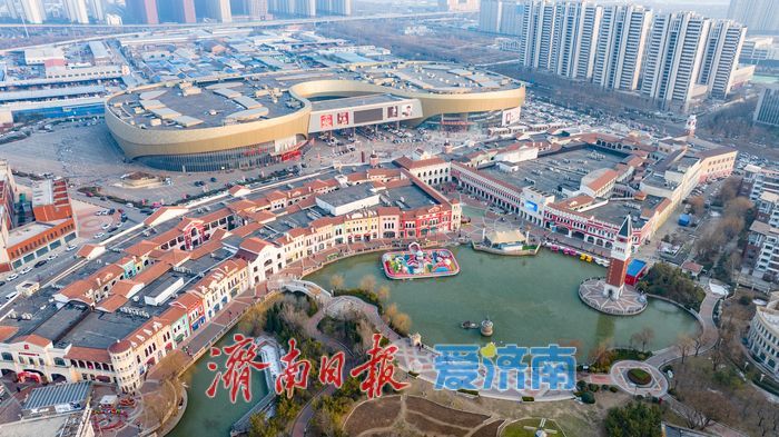 百联奥特莱斯二期开业迎春潮，济南市民“一站式”购年衣