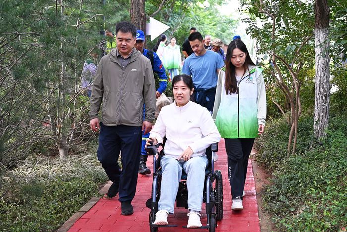 千佛山—佛慧山无障碍绿道今启用！邀“一城山色·登山打卡”活动近千市民见证