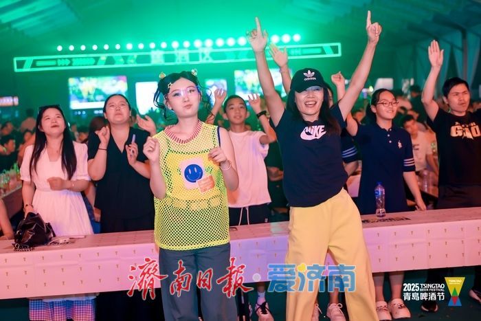 一年四季 泉在济南丨济南奥体夏日嘉年华启幕 啤酒节点燃泉城烟火气