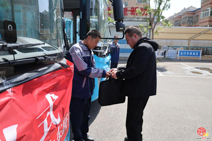 长清环卫驶入“绿色赛道”  7 辆新能源环卫车开启静音环保新时代