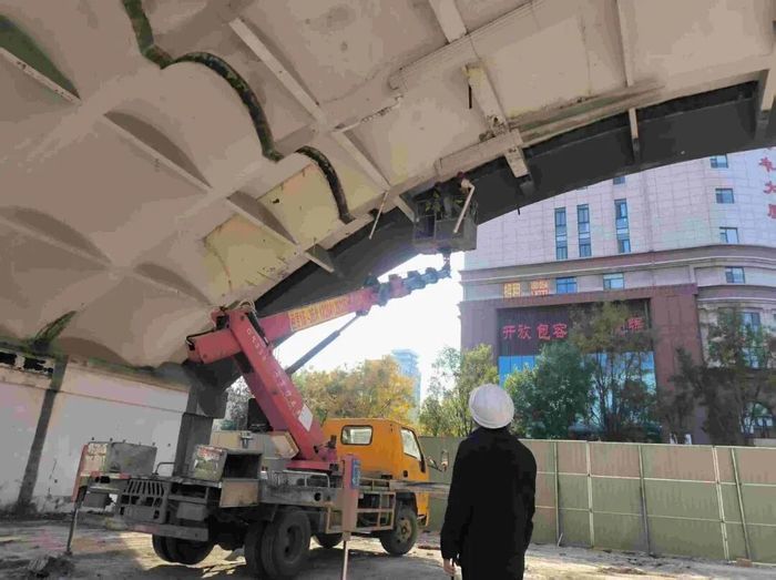 一桥跨南北，旧貌焕新颜 天桥维修改造细节大揭秘