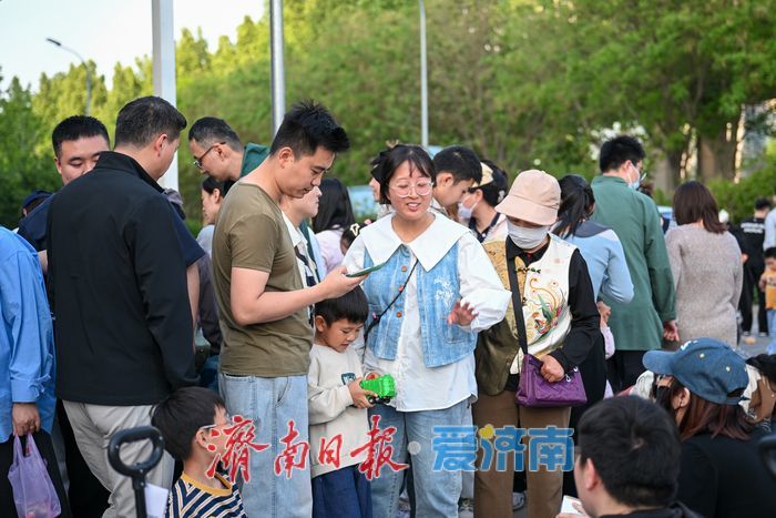周末限定，热度不减！济南宜家跳蚤市集成地铁口新风景