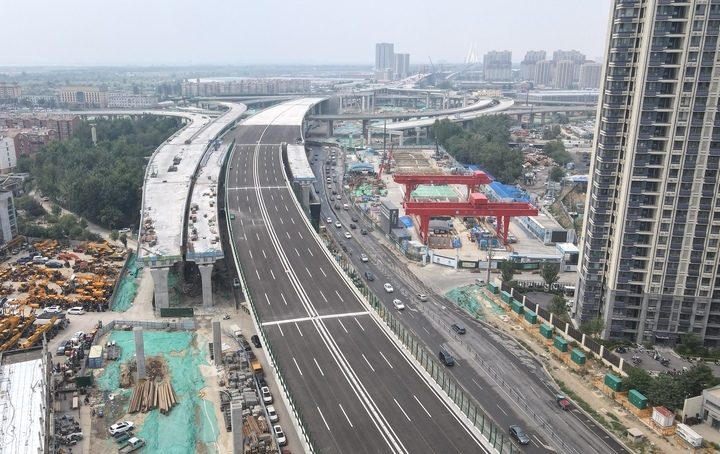济南二环东路高架路北段新建高架展露新貌