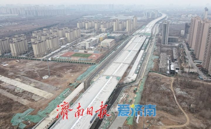 工业北路快速路东延工程 1.4万吨桥梁顶升到位
