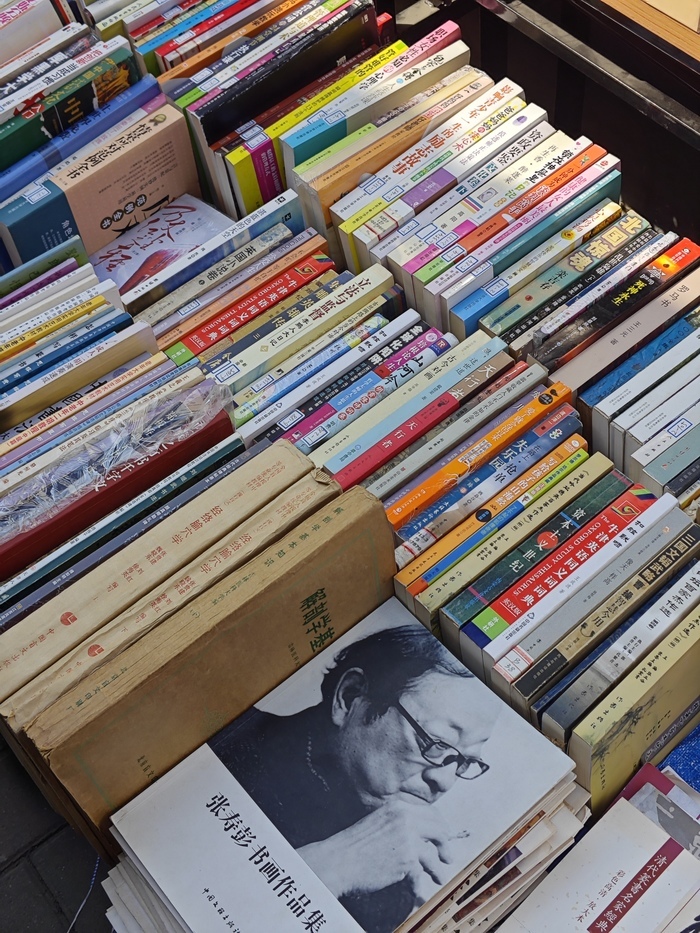 闲置不“闲 ”二手也“香”  年轻人追捧旧物引领绿色消费