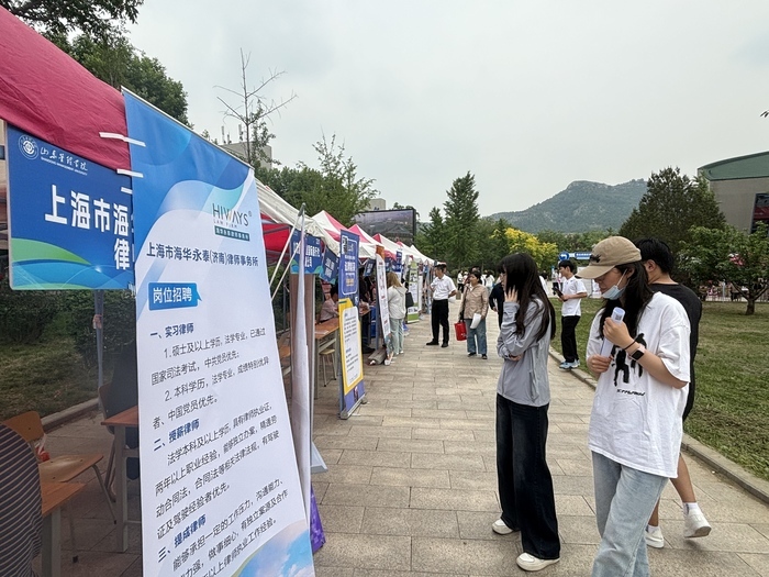 “海右人才驻济高校行”走进山东管理学院