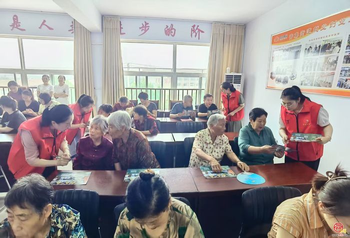 市残联第二党支部、市残疾人福利基金会党支部共同走进“双报到”社区开展“集福泉城·为民办实事”主题党日活动