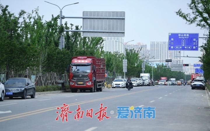 济南水屯路百米“瓶颈路”放开交通，北湖核心区再添南北交通干道