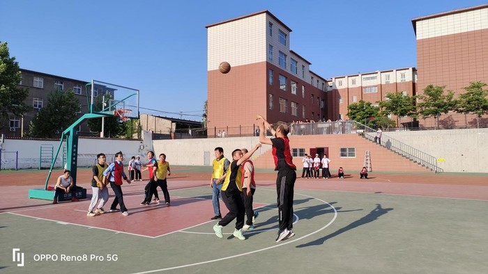 赛场上，他们一样神采飞扬！鲁矿中学举行教职工篮球赛