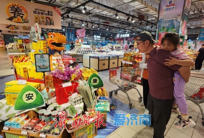 端午临近粽叶飘香，济南超市粽子热销