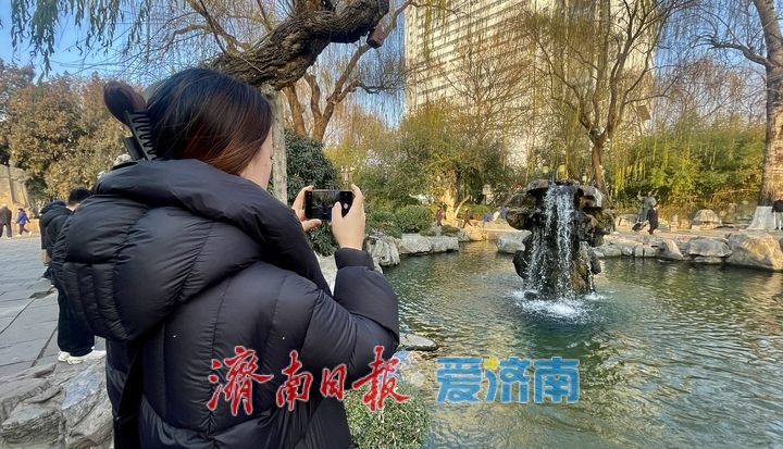 元旦尾声游兴浓 五龙潭月牙泉成热门打卡地