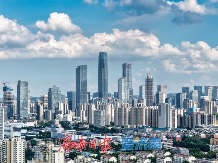 流云装点城市天际 泉城济南迎来澄澈好天气