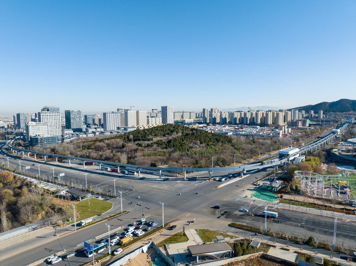 云巴通车首日记者实地探访 市民直呼“像坐观光车”