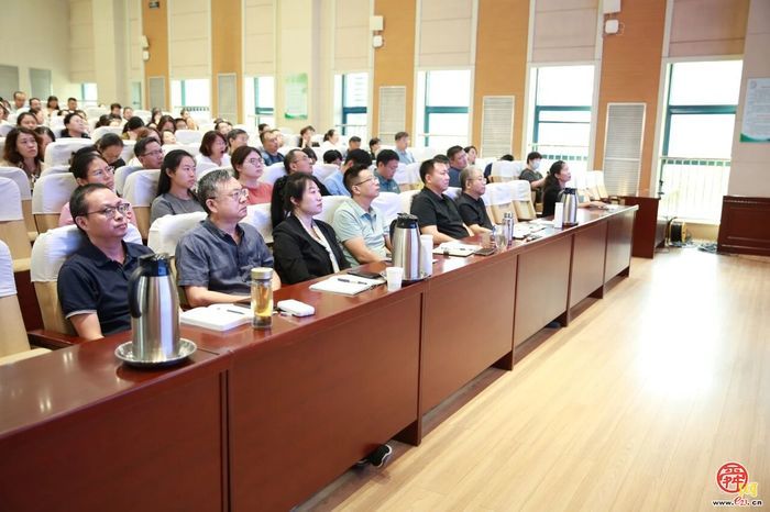 市中区教育系统学校教育数智化工作计划传达会召开