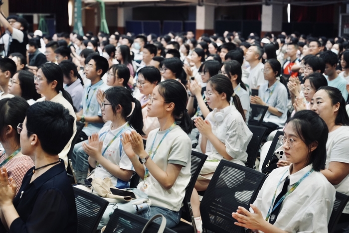 第21届叶圣陶杯全国中学生新作文大赛决赛“鸣锣开赛”