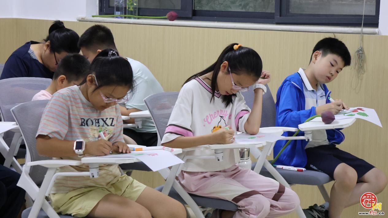 科学认知+艺术创造+文化传承 济南“园·林惠民行”带青少年探秘“荷”世界