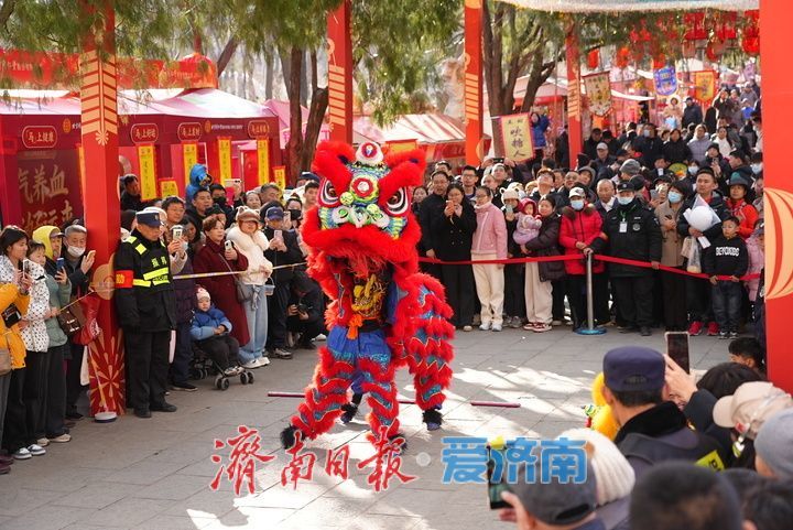 “泉”在济南过大年｜登高祈福 骏马迎春 济南千佛山新春游园会人气爆棚