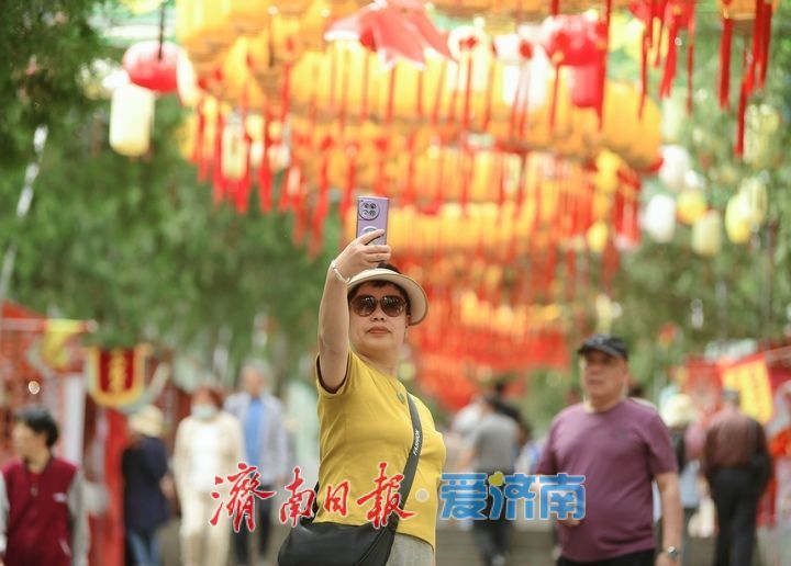 登山听戏逛大集，千佛山“五一”游园会开门纳客