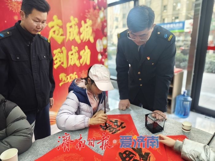 马年春节将至，街区约巴送福来