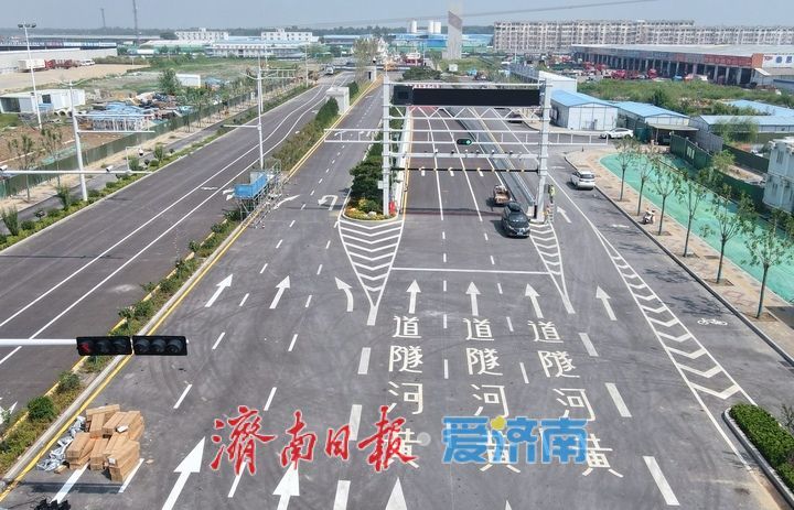 济南黄岗路黄河隧道南出入口全部亮相，路面标识及空中标识牌安装就位