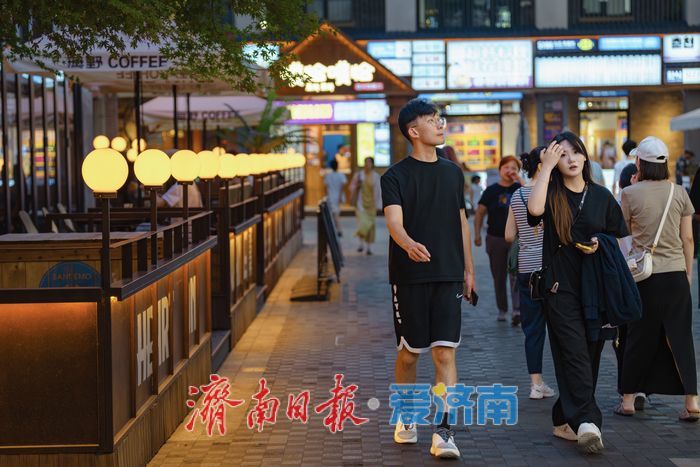 一年四季 泉在济南丨复古与时尚奇幻交融 璀璨夜经济点亮济南融汇老商埠