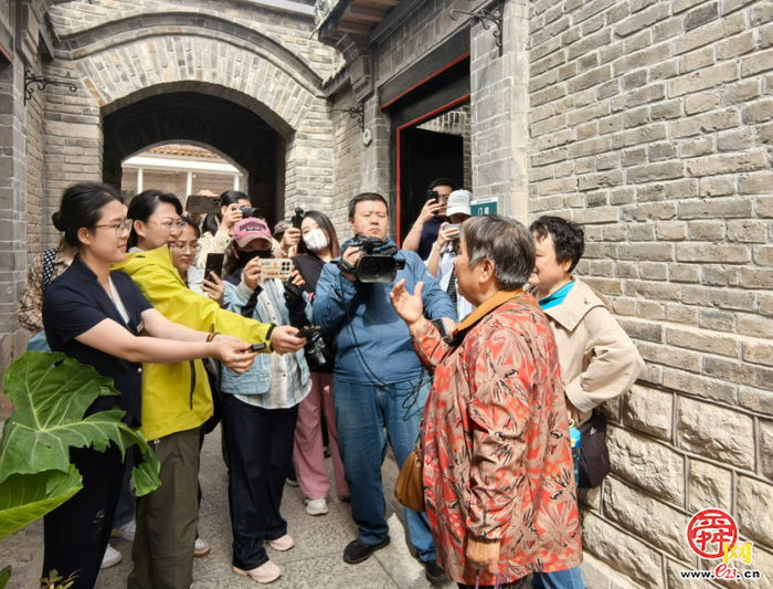 共赏老街上新！媒体采风活动走进市中区上新街