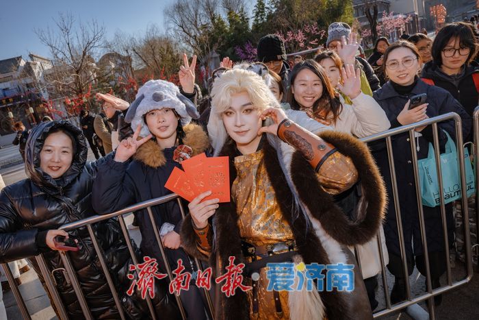 济南方特新春灯会盛大启幕 千灯映春解锁马年新春新体验