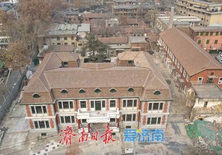 泉城年味气氛组已就位，是“蛇”候过年啦！